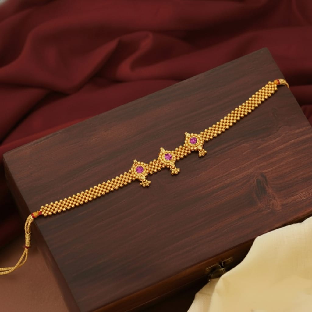 suvaali kolhapuri thushi