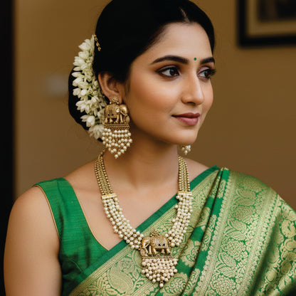 Shwetmala Moti Short Necklace