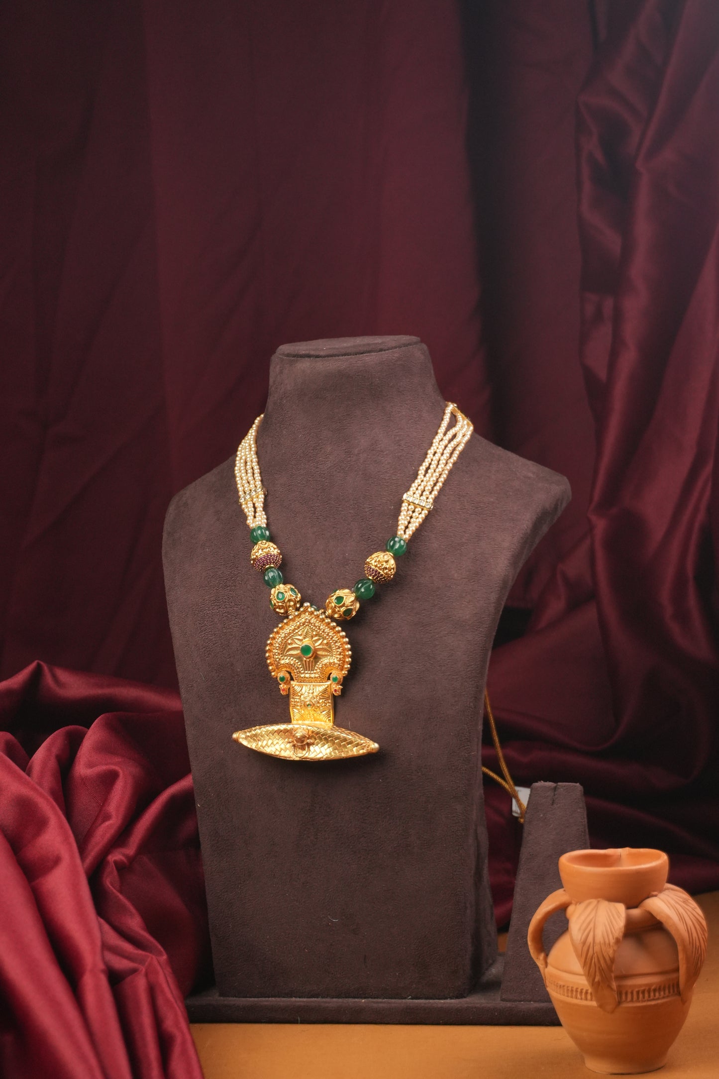 silver singhasan necklace