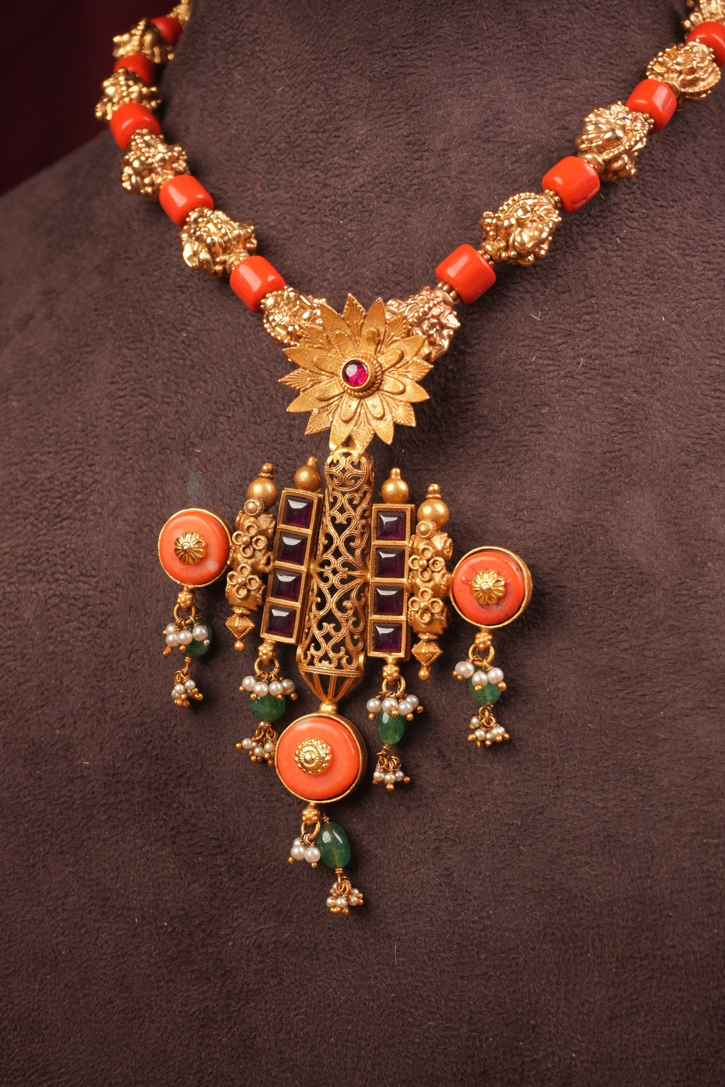saundrya silver necklace