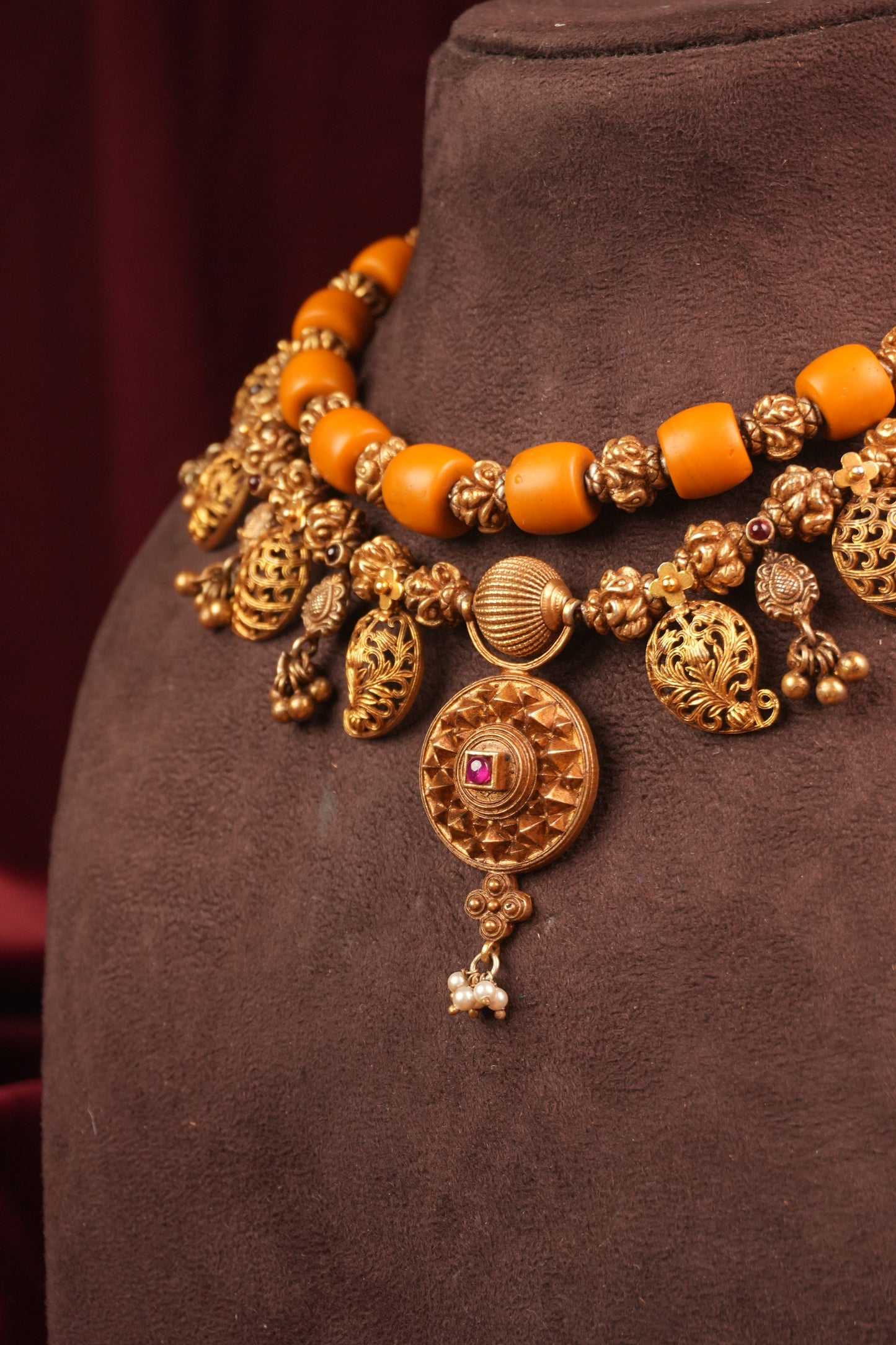 sikver koyri necklace