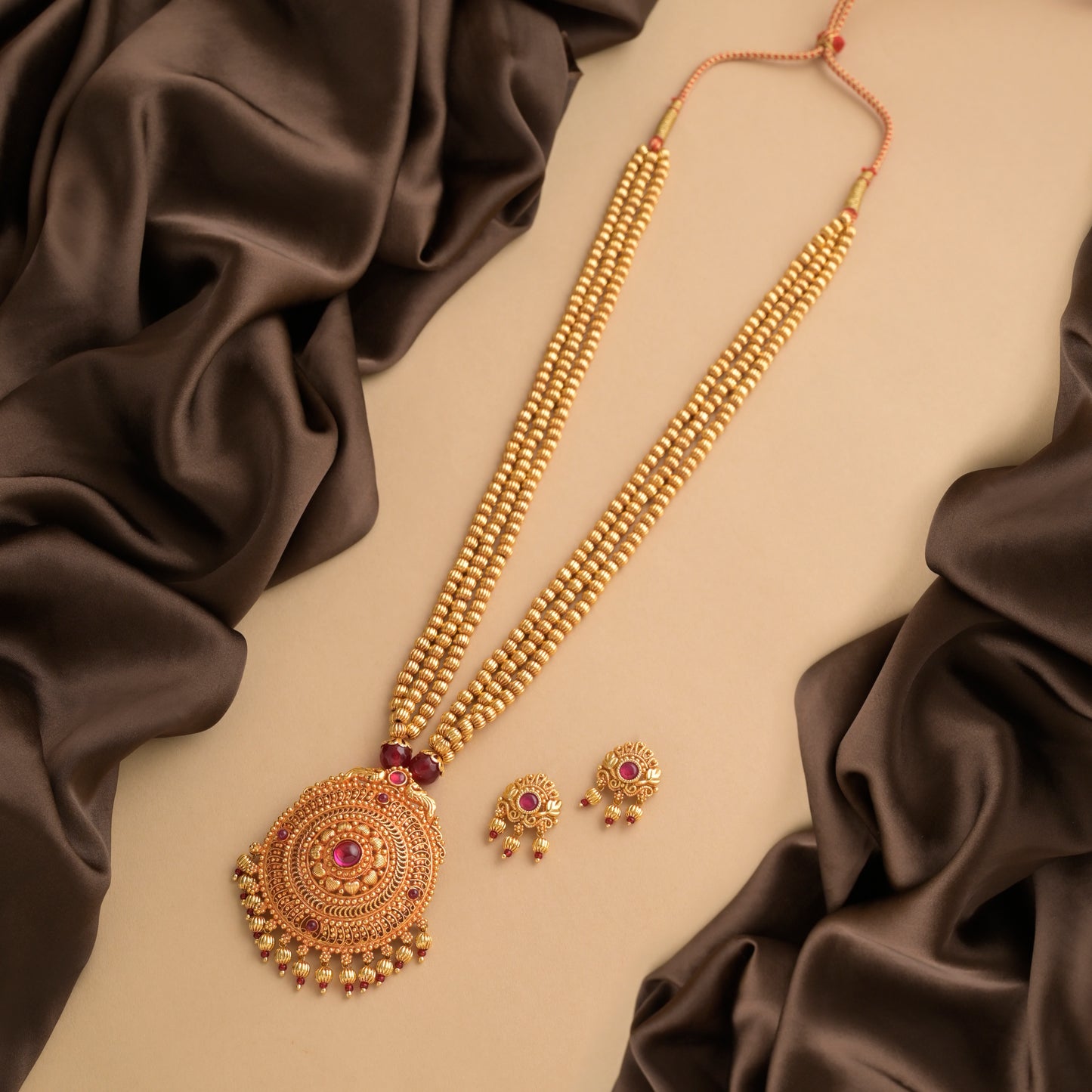 Regal Elegance: Traditional Gold and Ruby Necklace and Earrings Set