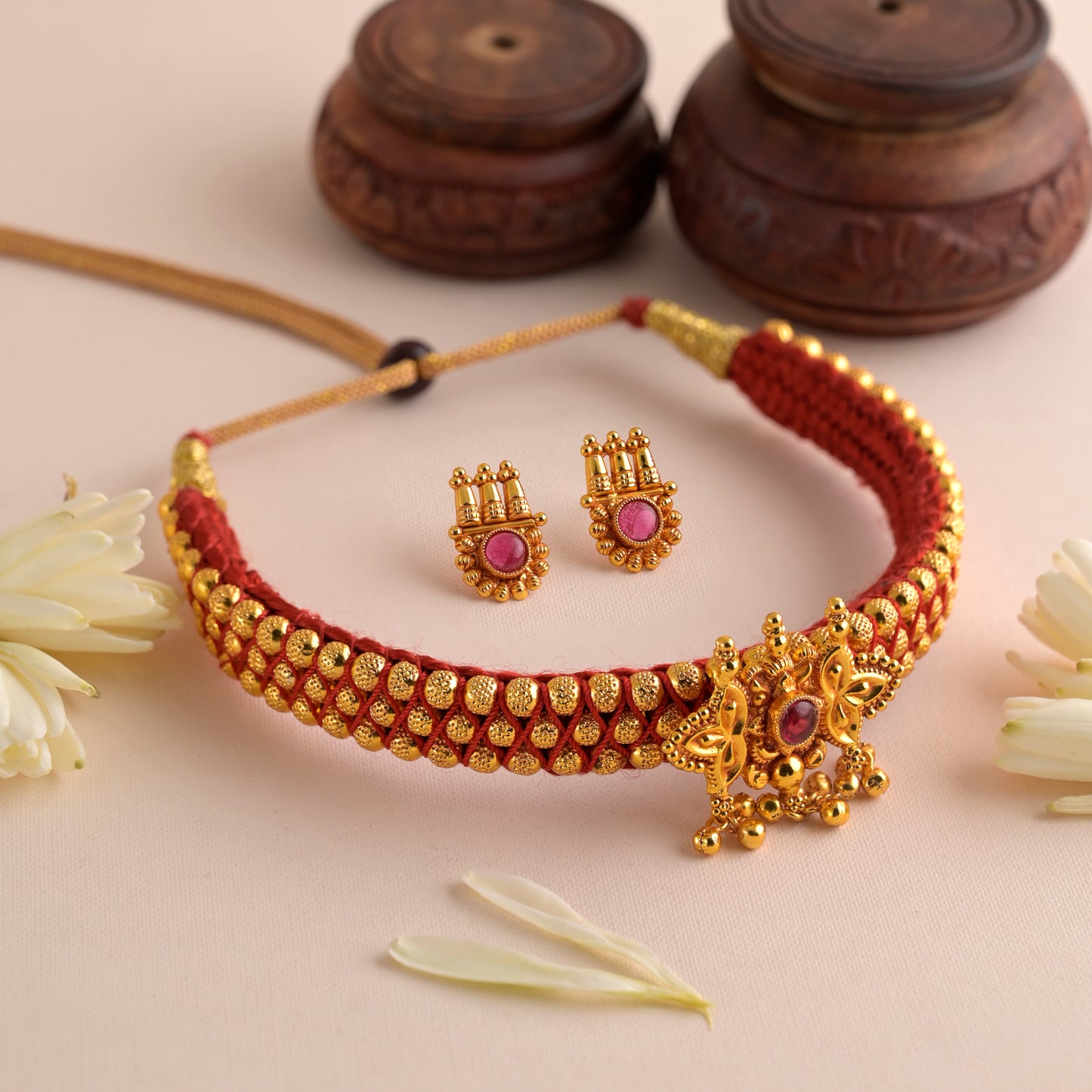 vijaylakshmi kolhapuri antique thushi