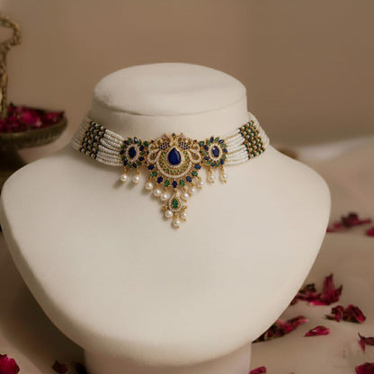 Malvika moti choker