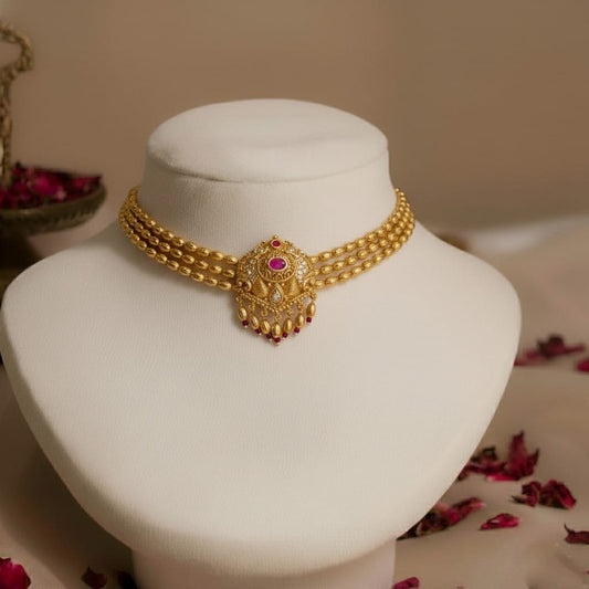 lavnya choker