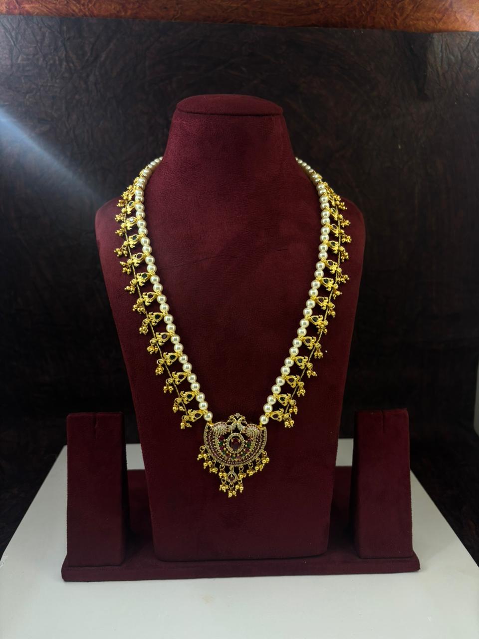 pratishtha royal gold saaj