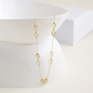chain with lemon