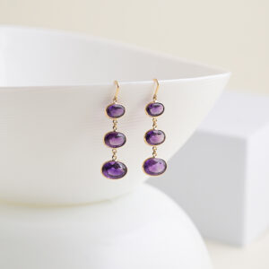 earing with amethyst ovel